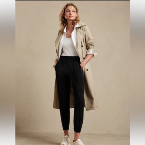 Banana Republic Black Joggers w/ pockets, excellent condition